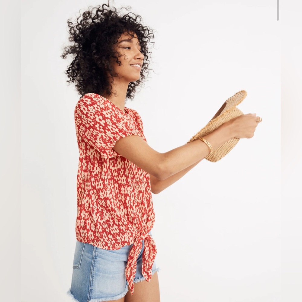 Madewell Crinkled Button-Back Tie Tee in Full Bloom